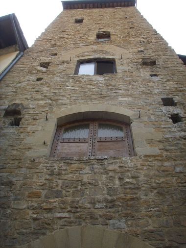 Torre_di_corso_donati,_scorcio